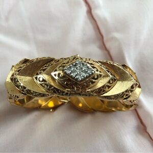 Spectacular vintage gold and diamond bracelet watch-
Probably 80yrs old-